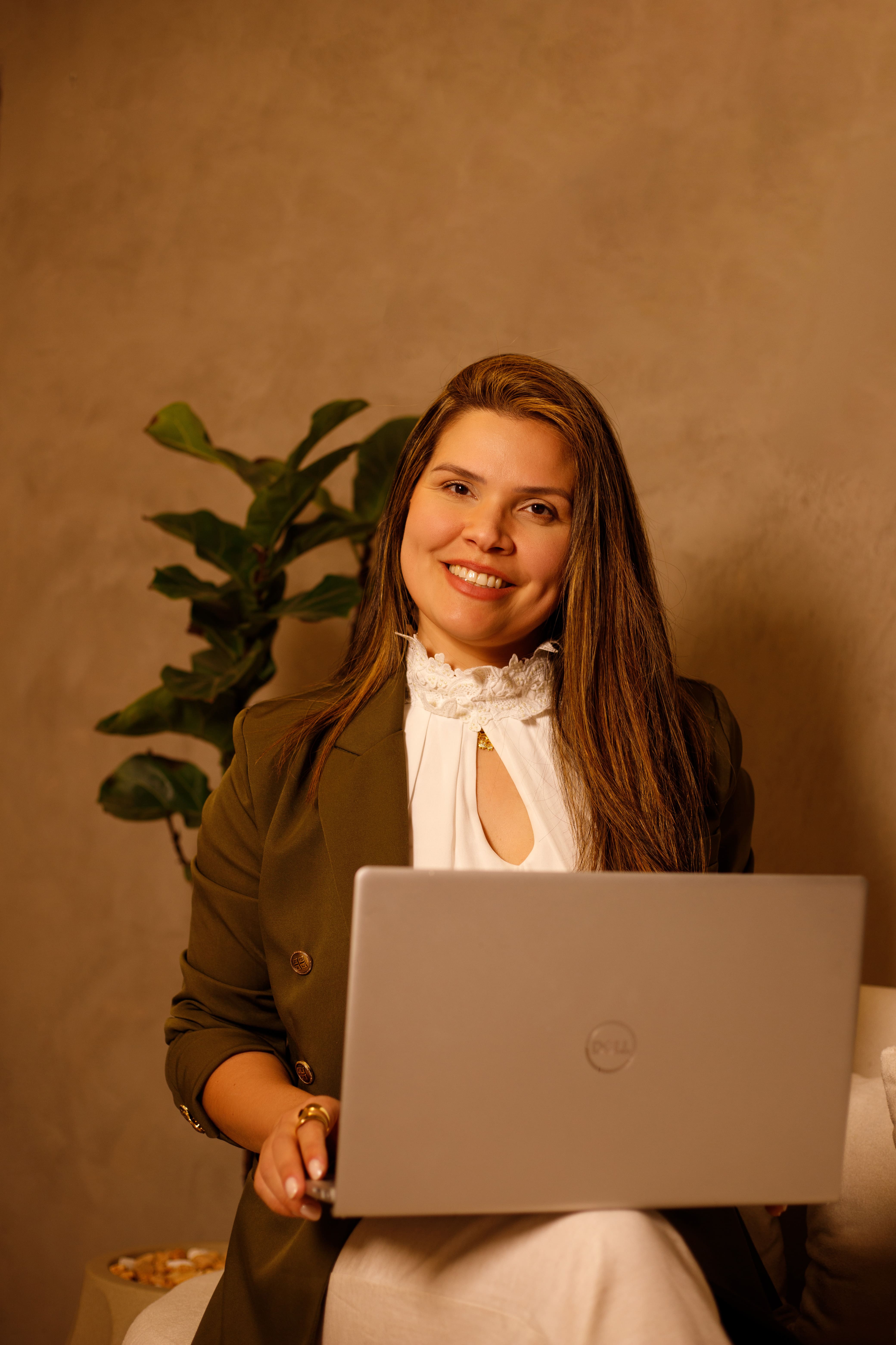 Viviane Medeiros - Nutricionista Especialista em Emagrecimento Feminino